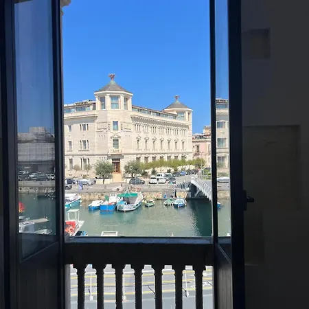 La Finestra Su Ortigia Luxury בית נופש *