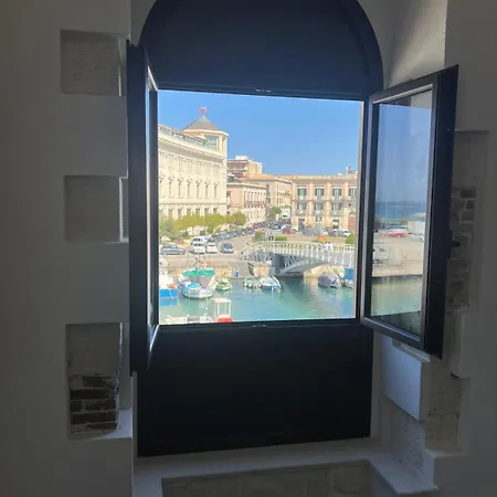 בית נופש La Finestra Su Ortigia Luxury *